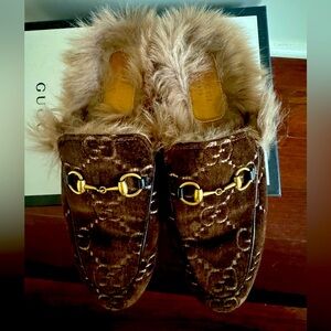 GUCCI PRINCETOWN VELVET FLATS
